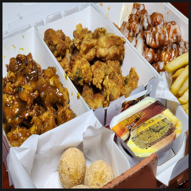  [먹거리 리뷰] 서울 화곡역 코리엔탈깻잎두마리치킨 화곡점 2.5마리 3가지 맛(후라이드, 슈프림 양념, 캐비어 치킨) + 포테이토 세트 먹어본 후기