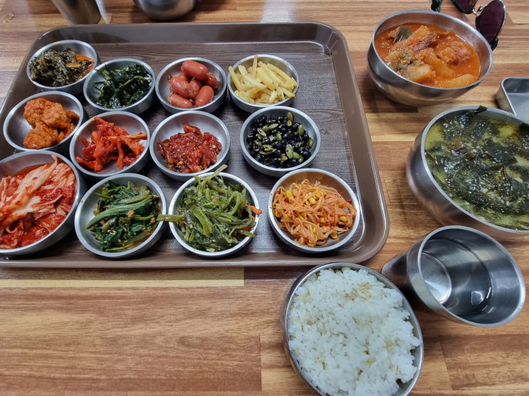  성수동 뚝섬역 한식 집밥 허영만의 백반기행 12첩 반상 신명먹거리