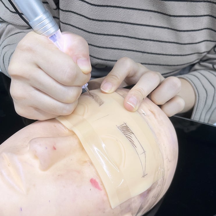  반영구머신기법 눈썹결의 차이점을 알아보자