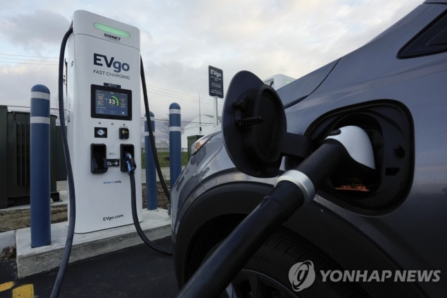 美, 2032년까지 車배출가스 56% 감축…신차판매 67% 전기차 목표 美, 2032년까지 車배출가스 56% 감축…신차판매 67% 전기차 목표