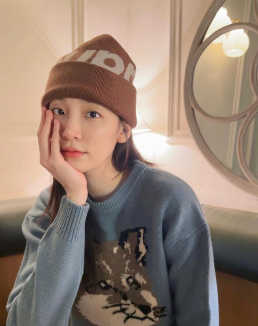  봄에 입기 좋은 메종키츠네 빅 폭스 헤드 클래식 풀오버 니트 패션 코디