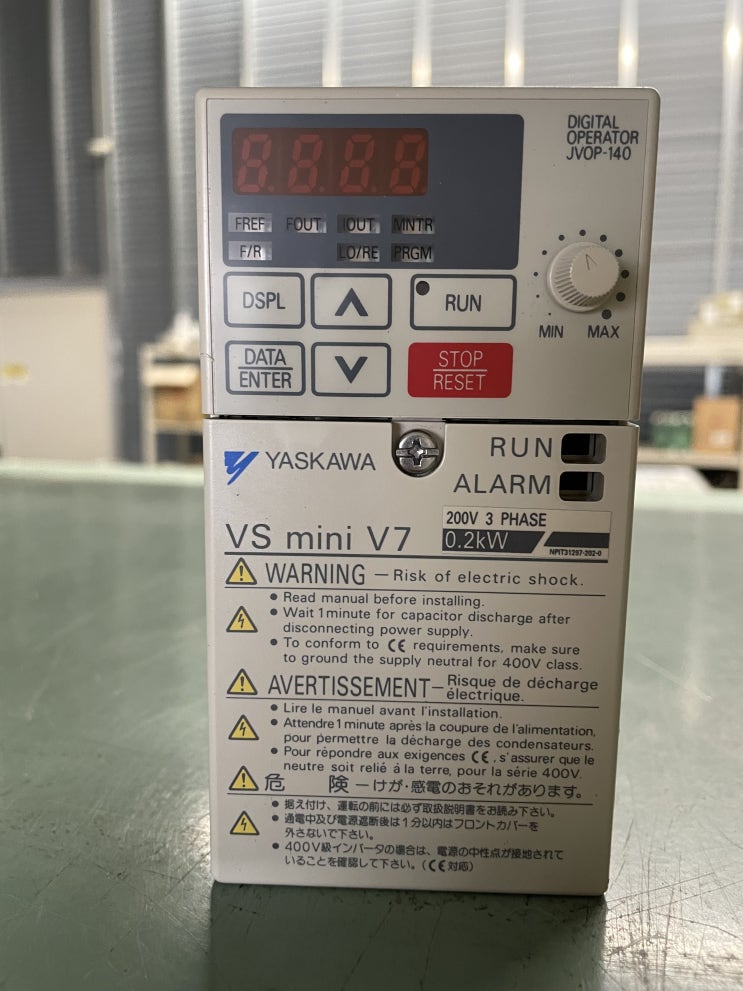 CIMR-V7AA20P2　YASKAWA　INVERTER