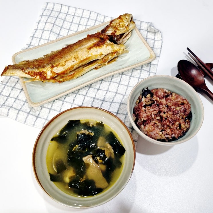  기장아줌마 반건조 민어조기 구이 집밥 상차림