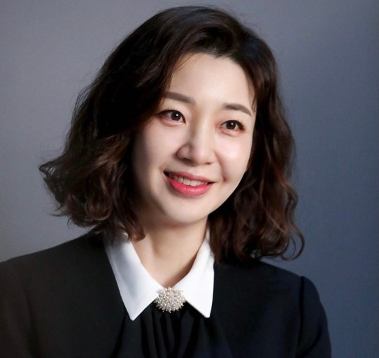 "제 딸들 어떡하죠" 세 번째 이혼한 배우 이아현, 입양한 두 명의 딸들에게 미안해하는 진짜 이유 "제 딸들 어떡하죠" 세 번째 이혼한 배우 이아현, 입양한 두 명의 딸들에게 미안해하는 진짜 이유