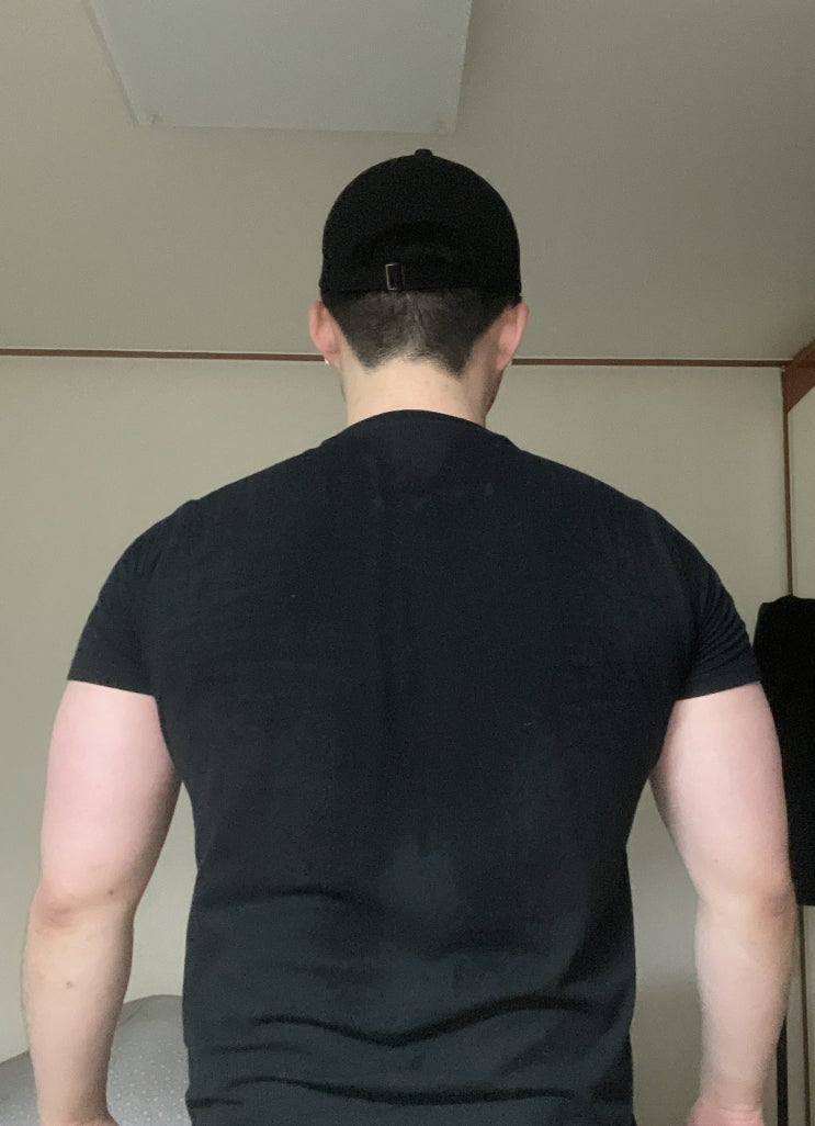  허그본 머슬핏 반팔티 리뷰