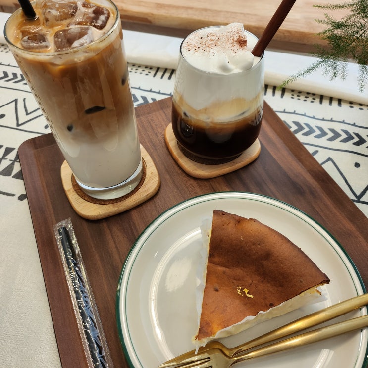  카페 여섯 번째 글 : 권선동 아늑한 수제디저트 맛집 카페한달