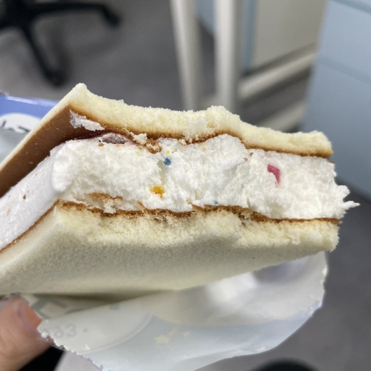  지에스편의점 신상인듯 빵또아 슈팅스타 맛 먹었다 난 또 사먹었지롱