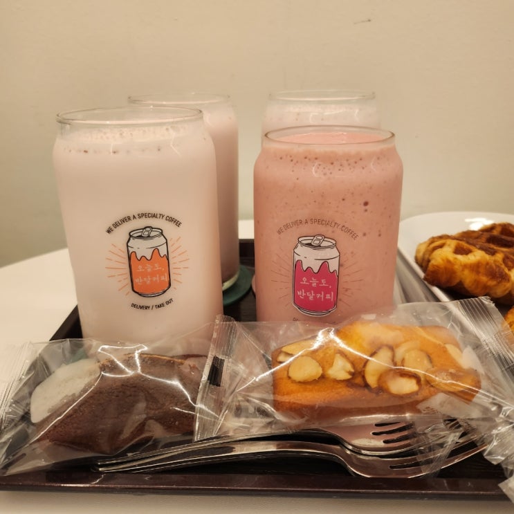  커피말고도 많아요 사직동카페! 반달커피 부산사직점