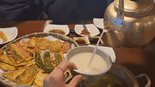 청주 율량동 전집 추천! 비 오는 날에 오면 더 좋고 모듬전 구성이 대박이며 다양한 막걸리가 있는 맛집 인생역전! 청주 율량동 전집 추천! 비 오는 날에 오면 더 좋고 모듬전 구성이 대박이며 다양한 막걸리가 있는 맛집 인생역전!
