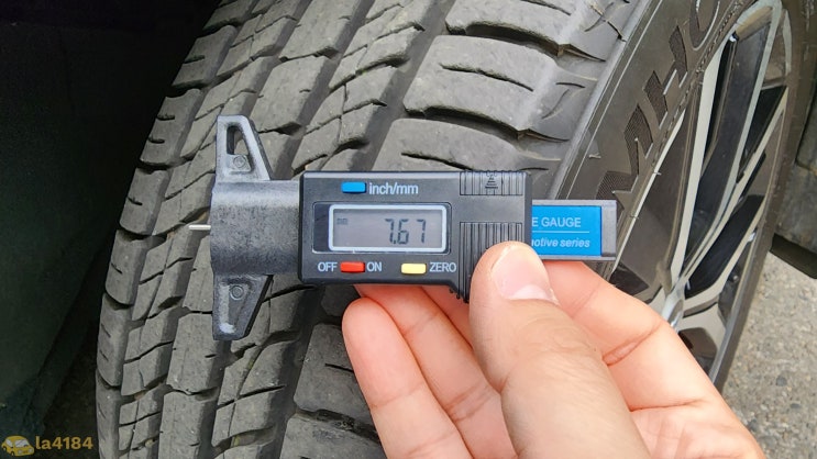 타이어 잔존량 확인 방법 3가지(마모한계선, 동전, 게이지)