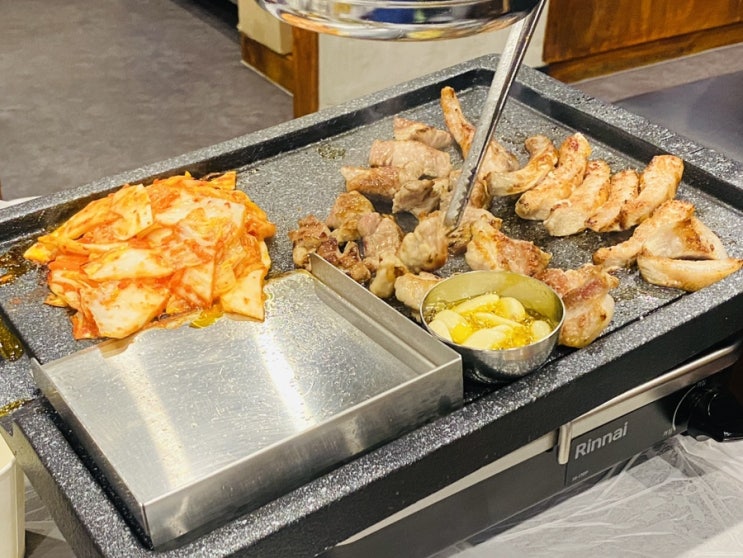 인천 서구 원당동 초벌한 부드러운 고기를 맛있게 구워주는 하남돼지집 검단신도시점