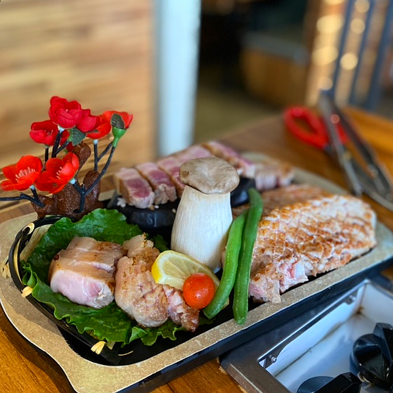  꽃삼겹살이 맛있는 상수역맛집 꽃피는 고기