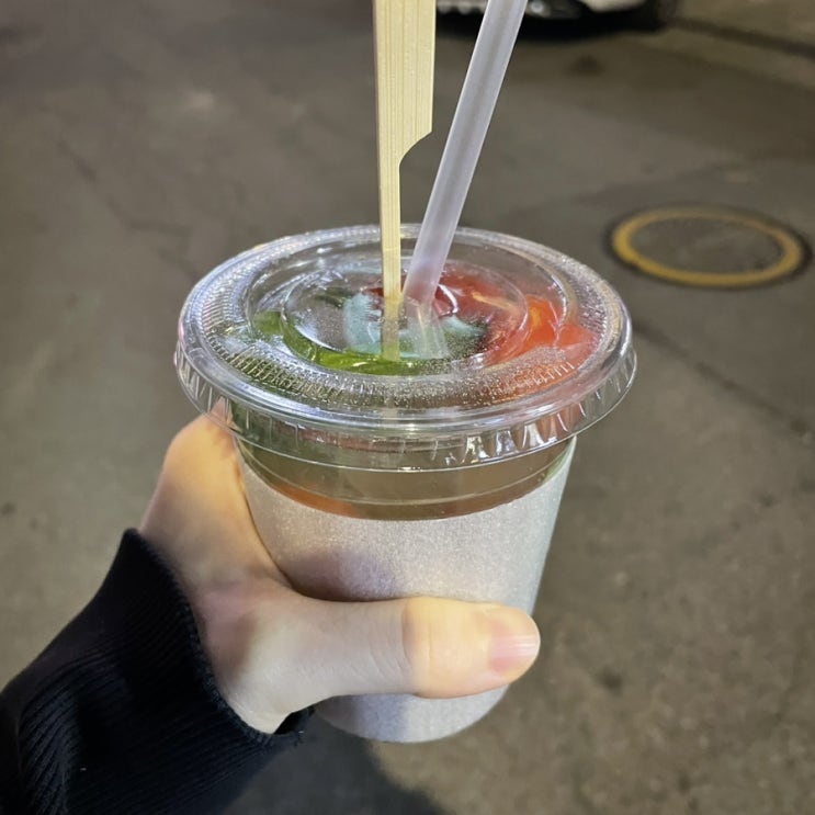  망원에서 제일 맛있는 카페는 바로 레귤러 서비스의 바질토마토 아닐까
