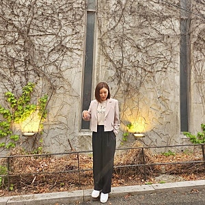송가인 인스타그램 착장 꺄아~ 비지트인뉴욕 재킷, 티셔츠 추천
