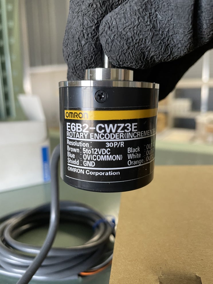  E6B2-CWZ3E　OMRON　INCREMENTAL ROTARY ENCODER