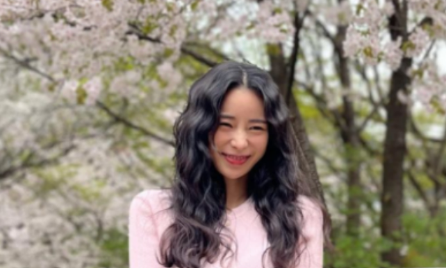  핑크빛 사랑에 빠진 연진이 임지연이 픽한 9만원대 니트 가디건 추천
