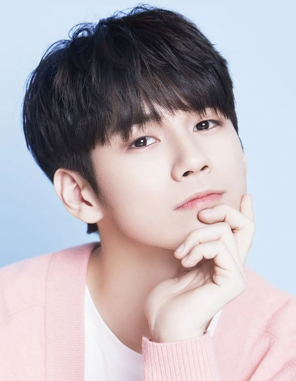 옹성우 군대 입대 머리 갤러리 인스타 mbti 프로필 배우 생일 팬카페 키 나이 근황 재산 몸매