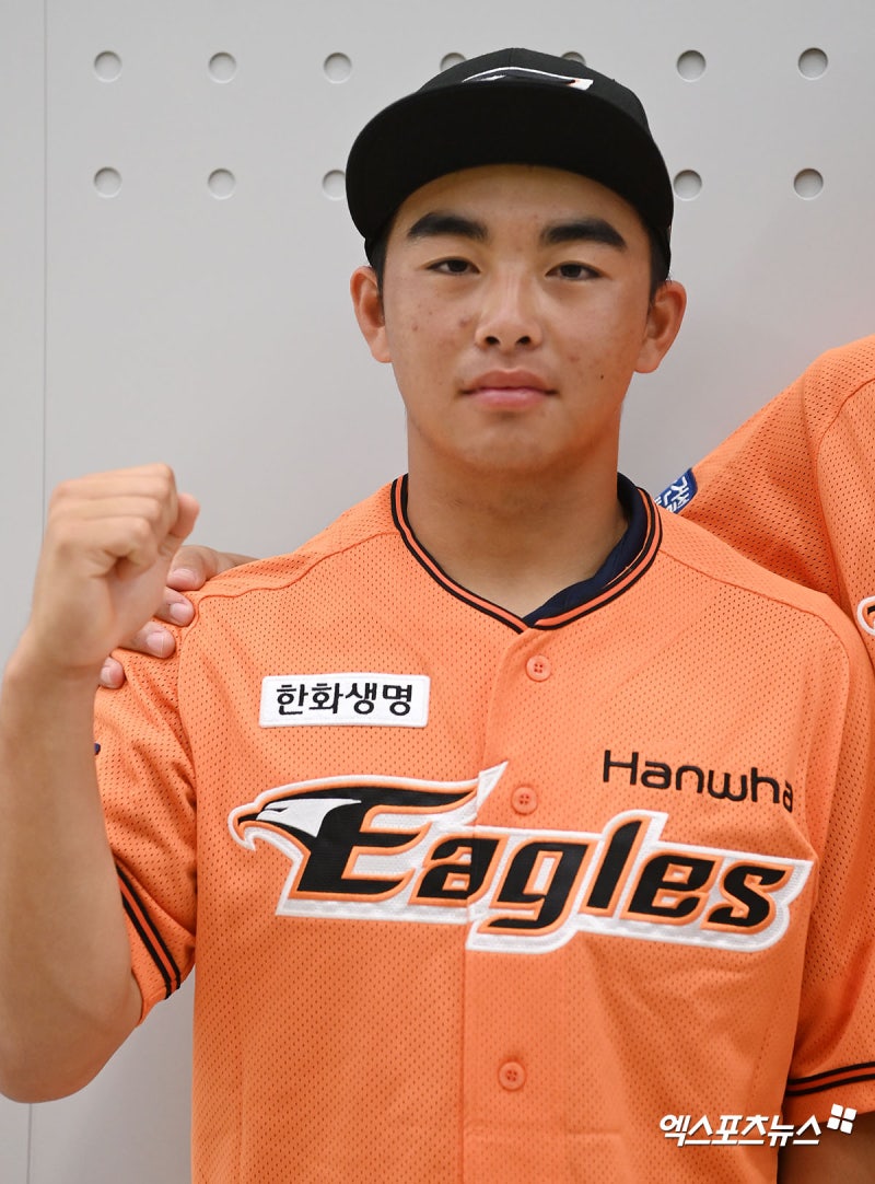 한화 문현빈 프로필 키 나이 고향 학력 가족 부모 우승 계약금 연봉