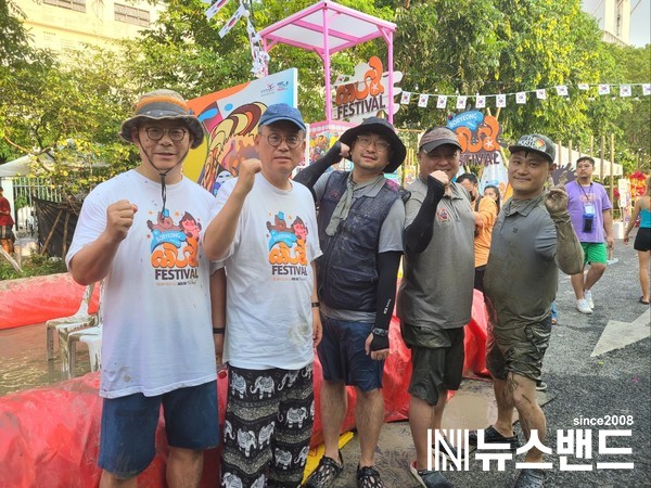 20230414(뉴스밴드)보령머드축제 기획한 배재대 교수, 태국에서 보령시와 머드축제 알려