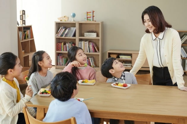 유치원 교사 월급 얼마길래…"사람답게 살고 싶어서 관둡니다" 유치원 교사 월급 얼마길래…"사람답게 살고 싶어서 관둡니다"