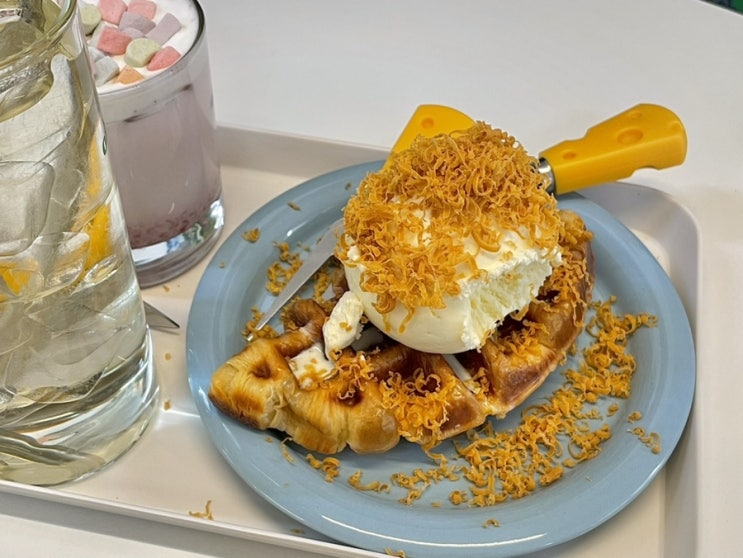  [마포구 홍대입구역 연남동 카페] 온플리크(onfleek) : 크로플 맛집 데이트 하기 좋은 감성 카페 솔직 후기