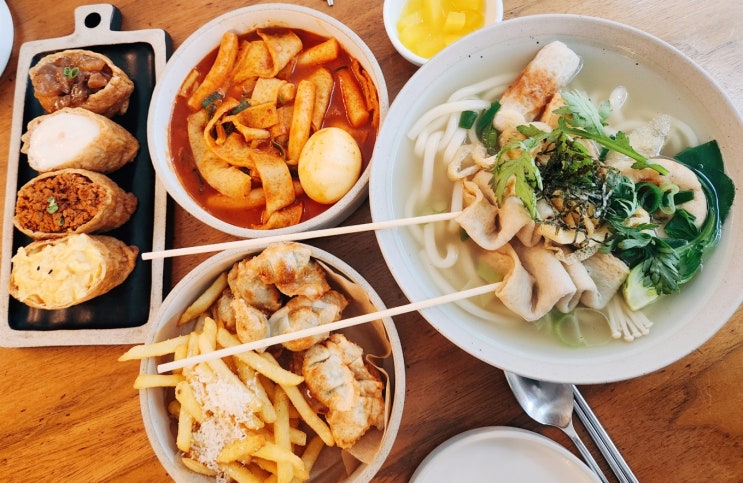  [관덕정분식] 제주 동문시장 공항 근처 깔끔하고 맛있는 카페 감성 인테리어 떡볶이, 한치튀김 분식 맛집