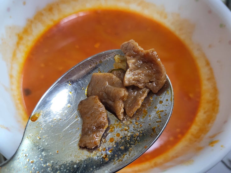  틈새라면 고기짬뽕 맵기 국물비교 후기 글쎄?