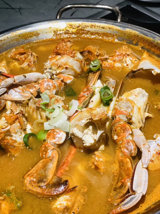 신사동꽃게찌개 신사꽃게당 / 뒤돌면 생각나는 꽃게찌개 육수와 보들보들한 살이 진짜 최고시다!
