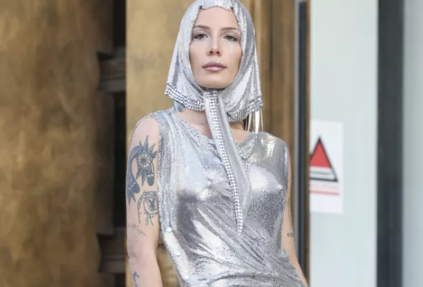 Halsey, LGBTQ 조직에 이익이 되는 2023년 여름 공연 발표 Halsey, LGBTQ 조직에 이익이 되는 2023년 여름 공연 발표