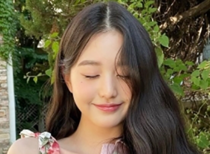  봄에 어울리는 화이트 컬러의 여성 롱 부츠 코디한 연예인들의 데일리룩