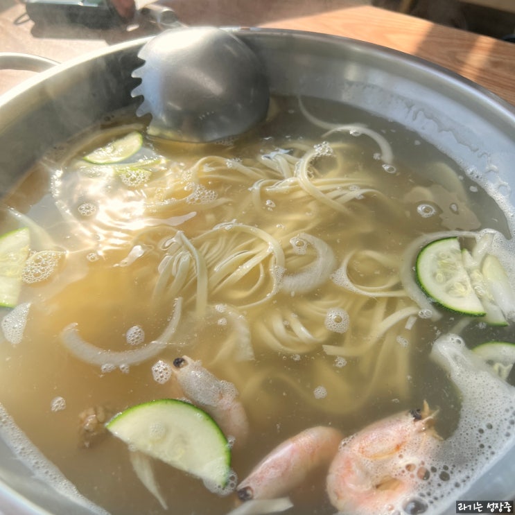  청주 송절동 맛집 우림칼국수 시원한 국물과 튀김만두 필수