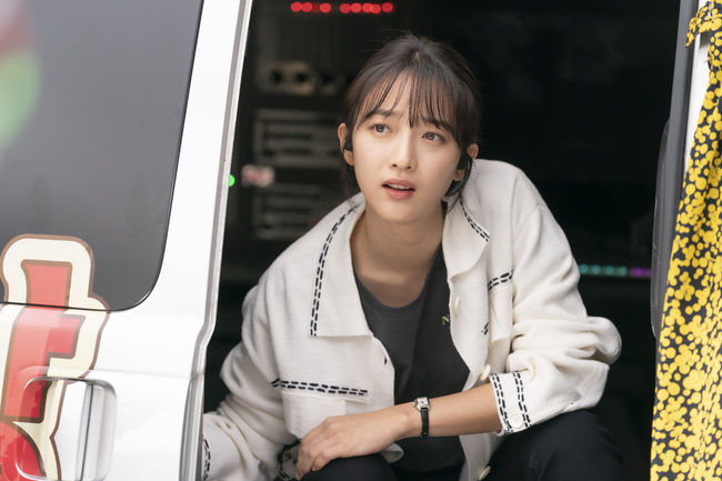 "이제훈과 러브라인?" '모범택시' 표예진, 이제훈이 10년 넘게 이상형..."더 좋아졌다" 솔직 고백 "이제훈과 러브라인?" '모범택시' 표예진, 이제훈이 10년 넘게 이상형..."더 좋아졌다" 솔직 고백
