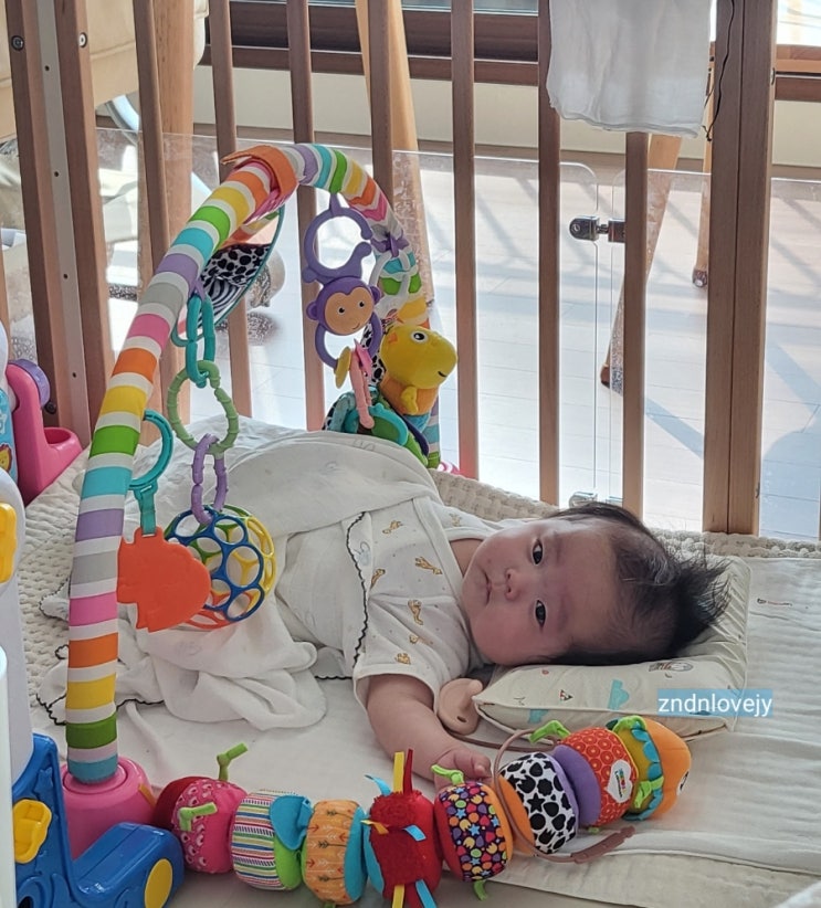  육아일상] 100일 아기 으누의 파이팅 넘치는 뒤집기 연습과 아기놀이공간 꾸미기