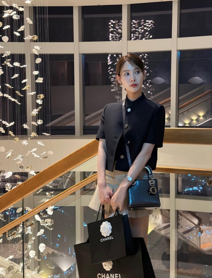  이나연 인스타그램 속 사복패션 정보 파헤치기 (ft. 디올 반소매 재킷)