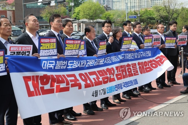 <b>대통령실</b>, 野 '<b>김태효</b> 해임' <b>요구</b> 일축…"누구에게 도움되나"
