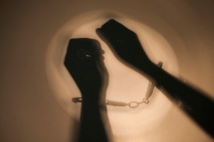 치매 노인 요양보호사라고 소개해 수천만원 갈취한 男, 알고 보니 사기꾼…60대 검거 치매 노인 요양보호사라고 소개해 수천만원 갈취한 男, 알고 보니 사기꾼…60대 검거