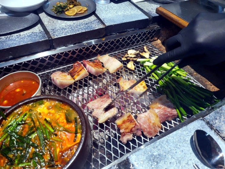  [발산동 맛집] 산청 숯불 가든 : 육류, 고기 요리 전문점(발산역 오피스 빌딩 사이에 시골 감성 야외 분위기 고기)