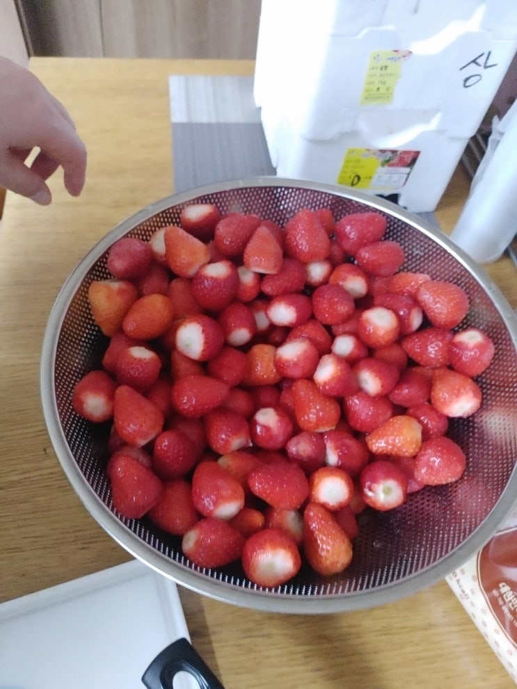  딸기 한 보따리 사왔다~딸기청이나 만들어 보자~
