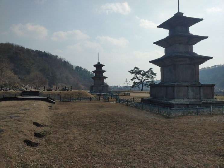 경상북도 경주여행 (감은사지 : 신라 문무왕의 호국사상을 볼 수 있는 유적지 1탄) 경상북도 경주여행 (감은사지 : 신라 문무왕의 호국사상을 볼 수 있는 유적지 1탄)