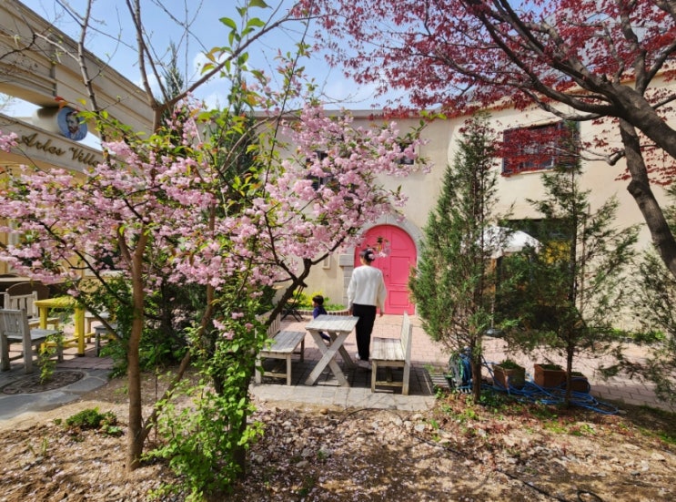  사진으로 남겨보는 의정부 대형카페 "카페 아를" (18개월 아기와함께)