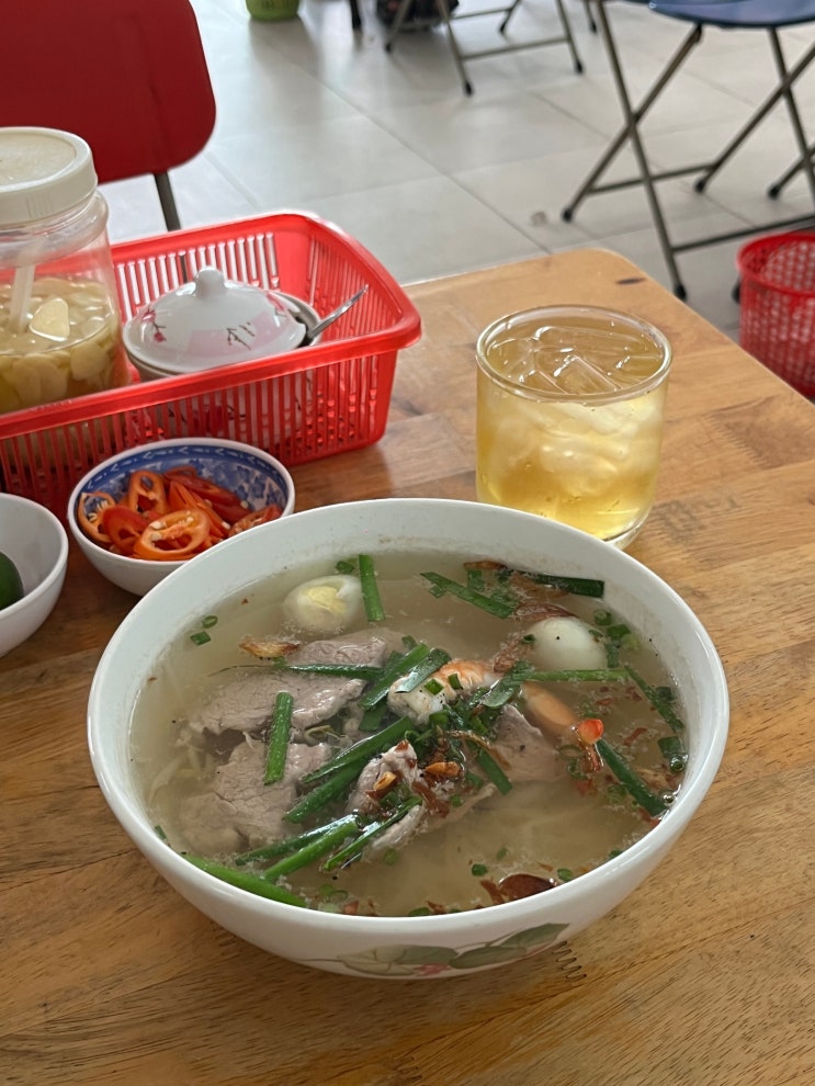  호치민 생각보다 무난하게 맛있던 로컬 쌀국수맛집 Quan35
