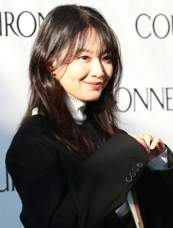 '어머니 아버지가.. ' 김우빈, 암투병 간호해준 '신민아'와 결혼 미루는 진짜 이유는? '어머니 아버지가.. ' 김우빈, 암투병 간호해준 '신민아'와 결혼 미루는 진짜 이유는?