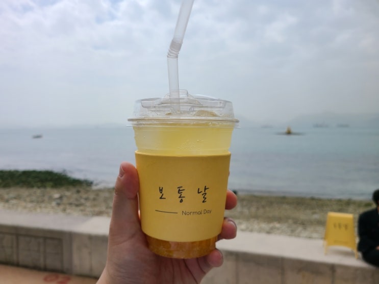  장향해수풀장 인근 경남 남해 오션뷰 카페 보통날