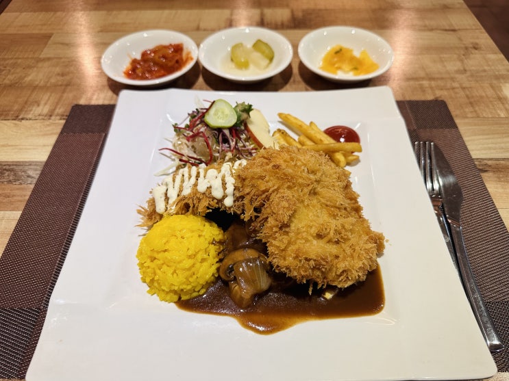  학동역 돈까스 음악살롱 | 돈까스&함박 스테이크 정식 점심 맛집: 서울/논현동