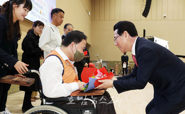 전남도, 제43회 장애인의 날 기념식 개최.. 장애인과 더불어 사는 차별없는 사회 조성 다짐