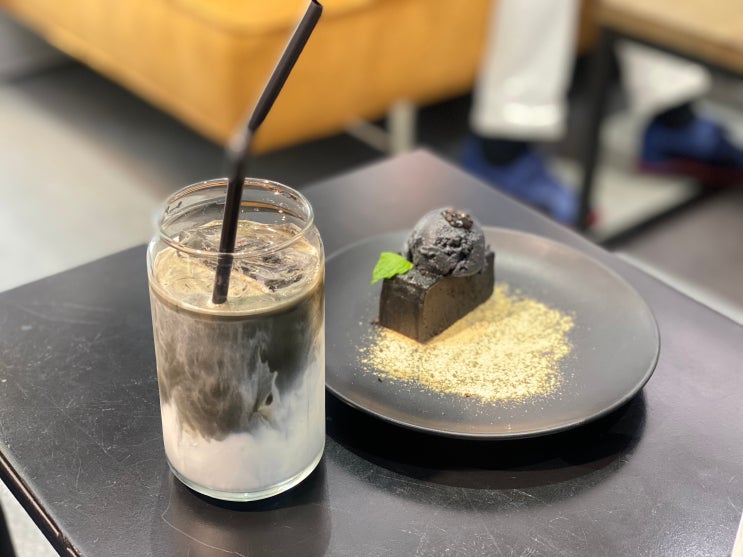  일본 교토 카와라마치 카모가와 근처 분위기 좋고 블랙라떼가 유명한 카페 BnA COFFEE BASE