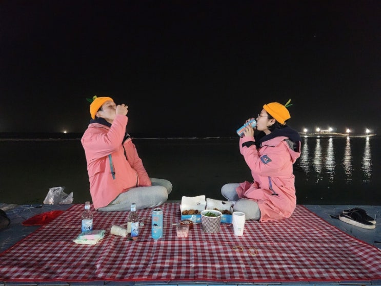 제주올레시장맛집 제주 특산물인 메밀을 이용해서 만든 올레메밀치킨과 비빔 쫄면을 함덕 바다를 바라보며 먹방! 제주올레시장맛집 제주 특산물인 메밀을 이용해서 만든 올레메밀치킨과 비빔 쫄면을 함덕 바다를 바라보며 먹방!