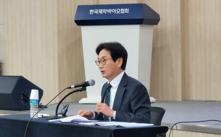  "버티자, 버티는 거야, 버티면 다 되는 거야" 제약바이오협회 원희목 회장 당부