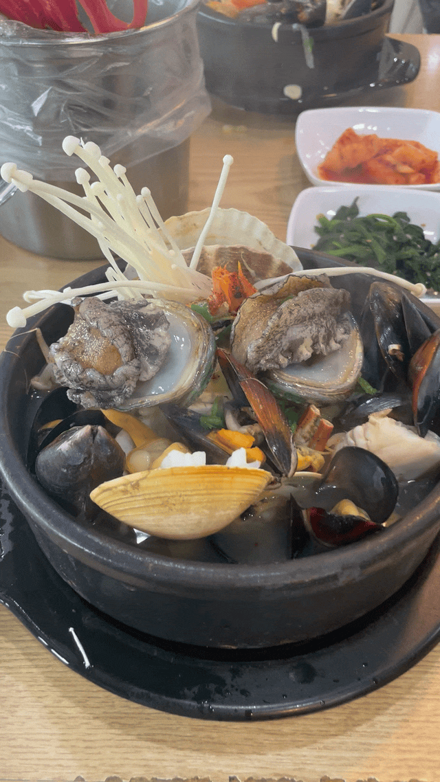  신선한 해물이 가득한 삼척해수욕장/삼척쏠비치 맛집 '삼척전복해물뚝배기'