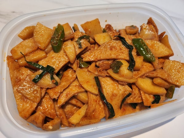 [냉장고 파먹기]냉장고 남은 재료로 냉이된장찌개 소세지야채볶음 감자어묵볶음 스테이크파스타 만들기 관련 사진